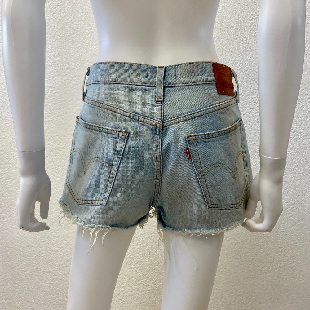Light Wash Levi's Shorts